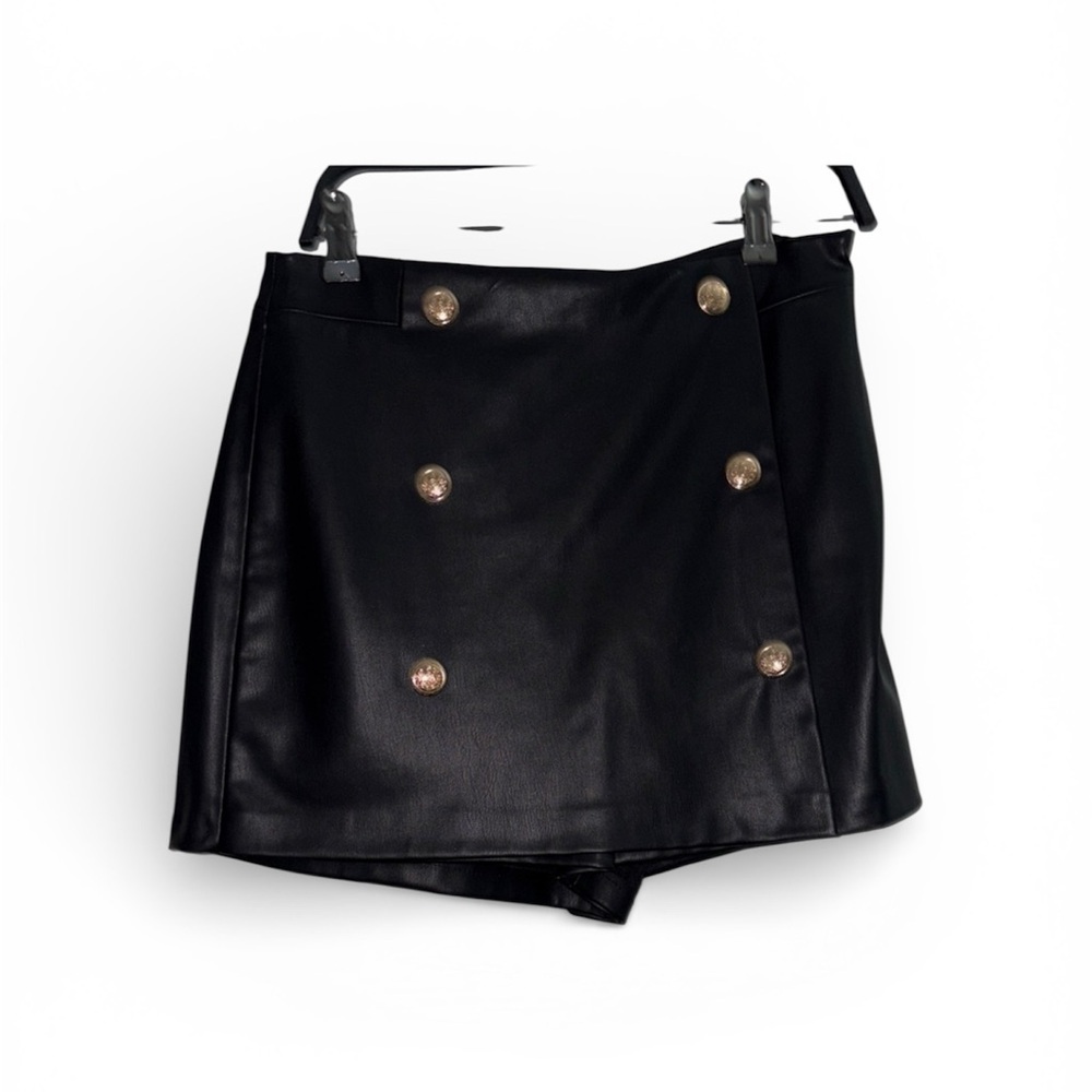 123. Zara Women’s  Black Faux Leather Mini Skort with Gold Accents Size Medium